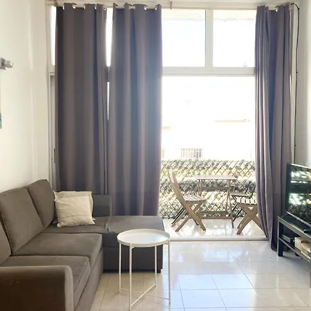 Intimate & Stylish With Balcony Apartment *